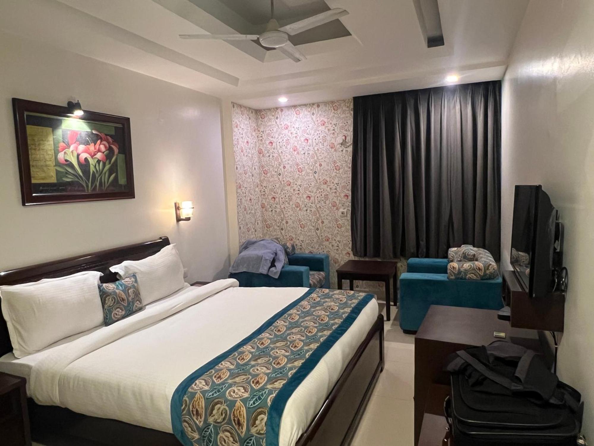 Nikko Blue - Boutique Hotel Gurgaon Exterior foto