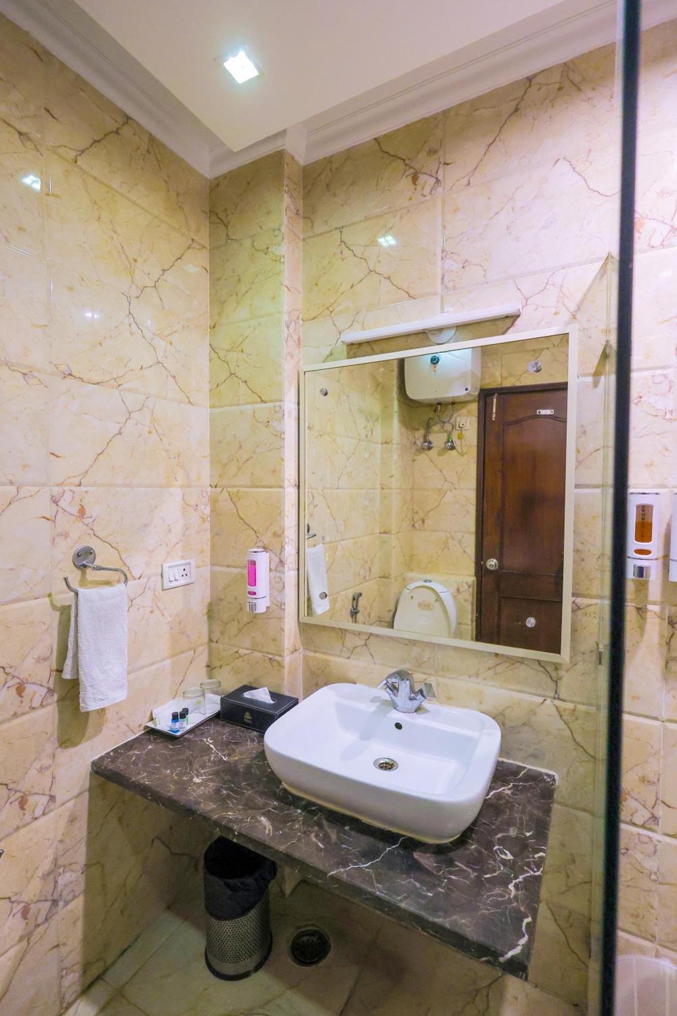 Nikko Blue - Boutique Hotel Gurgaon Exterior foto